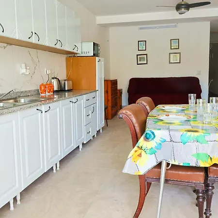 Sunny 3br With Balcony And Shared Pool , Wifi In Gozo Apartment *