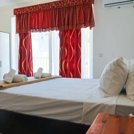Sunny 3br With Balcony And Shared Pool , Wifi In Gozo *