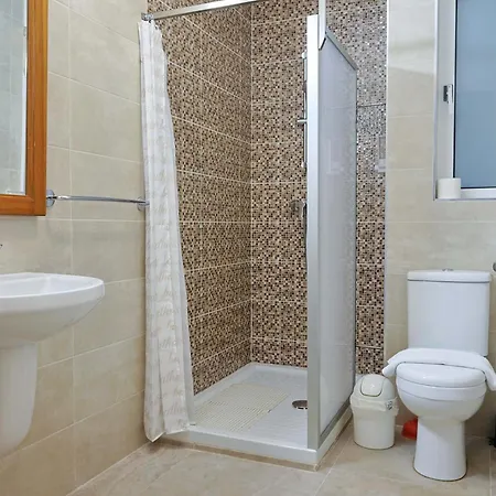 Sunny 3br With Balcony And Shared Pool , Wifi In Gozo Apartment *