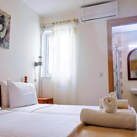 Sunny 3br With Balcony And Shared Pool , Wifi In Gozo Apartment Qala