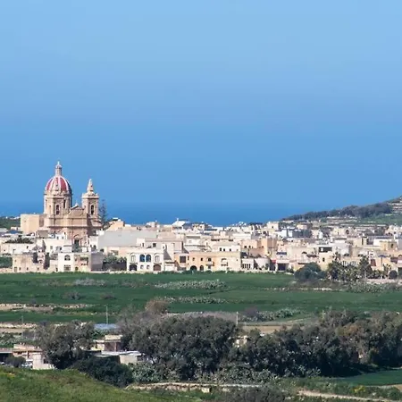 Sunny 3br With Balcony And Shared Pool , Wifi In Gozo *