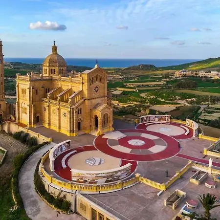 Sunny 3br With Balcony And Shared Pool , Wifi In Gozo Apartment Qala