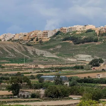 Apartment Sunny 3br With Balcony And Shared Pool , Wifi In Gozo